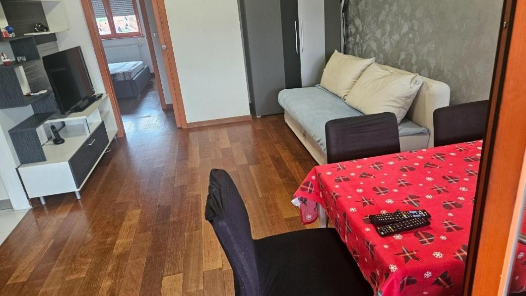 Apartman In Club Apartment ซาเกร็บ ภายนอก รูปภาพ